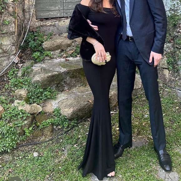 Norma Kamali Off Shoulder Fishtail Gown - Black - Picture 5 of 8